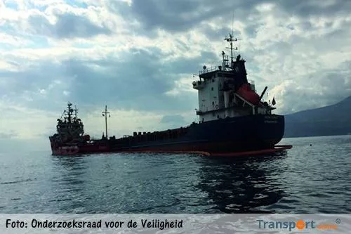 koopvaardijschip aan de grond