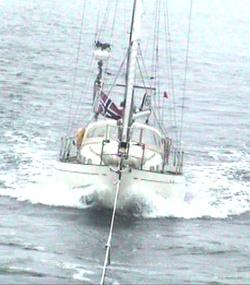 Slepen en gesleept worden op zee– wat kost het en wat zijn de gevaren ?