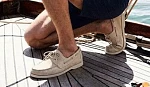 Schoenen aan boord : een schoon dek of veilige opvarenden ?